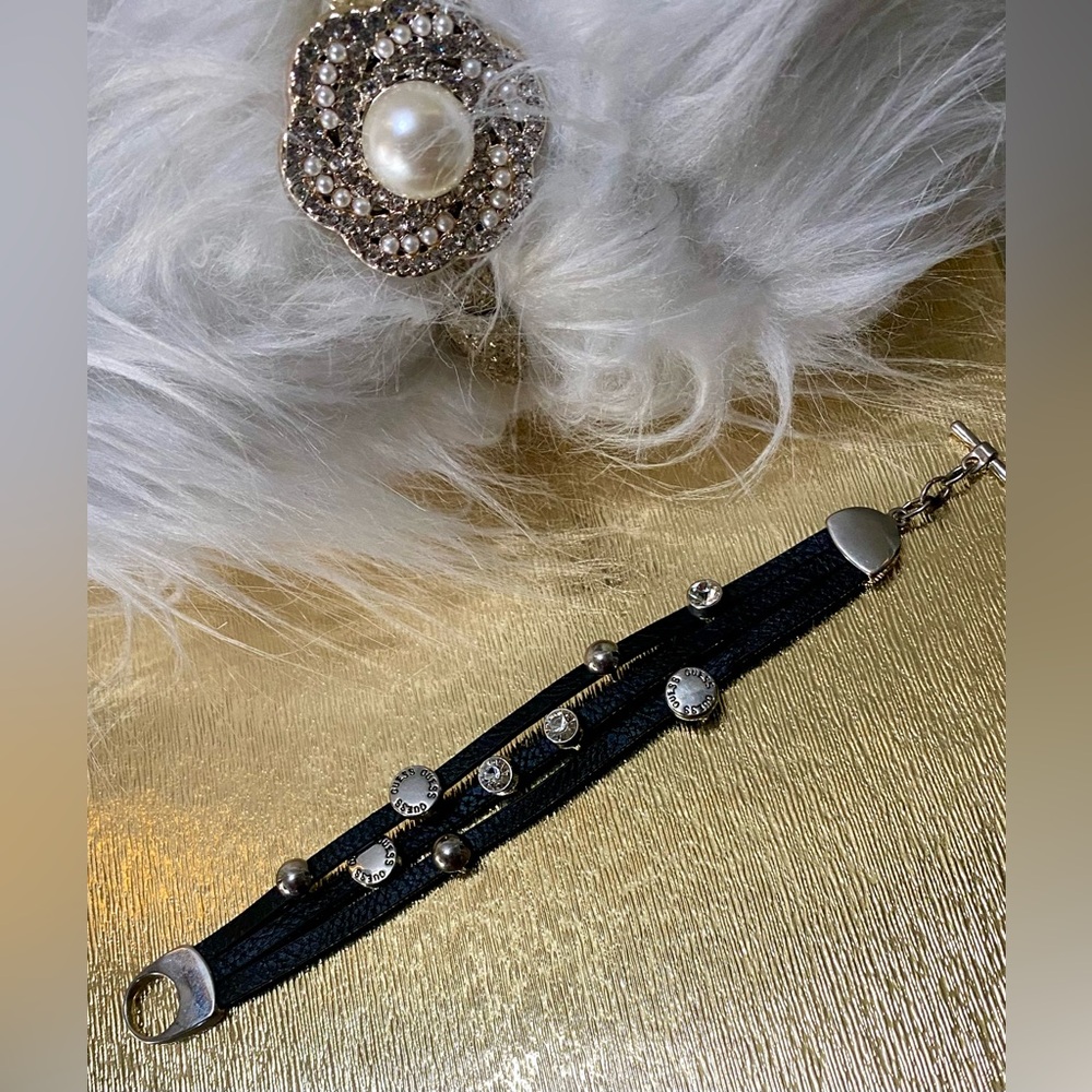 🍀Guess, Black leather bracelet with rhinestone inlays.🍀#GUESS